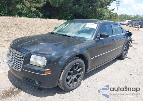 2008 Chrysler 300 Touring z USA, uszkodzony, nr VIN 2C3LA53G08H135619